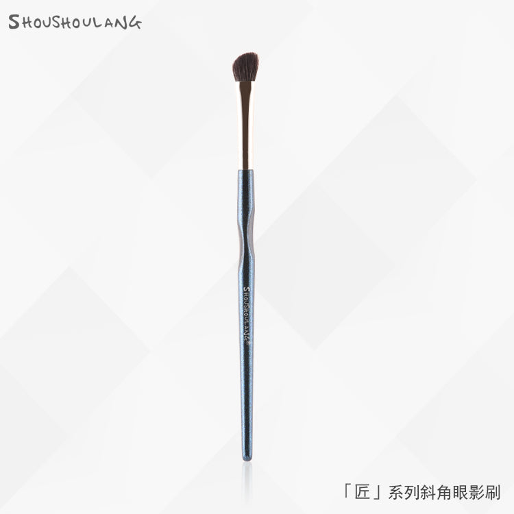 SHOUSHOULANG May-series Angled Blending Brush 受受狼五月系列斜角晕染刷